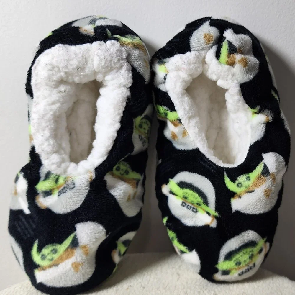 Disney Star Wars Grogu Baby Yoda Fuzzy Babba Slipper Socks. - Picture 1 of 7